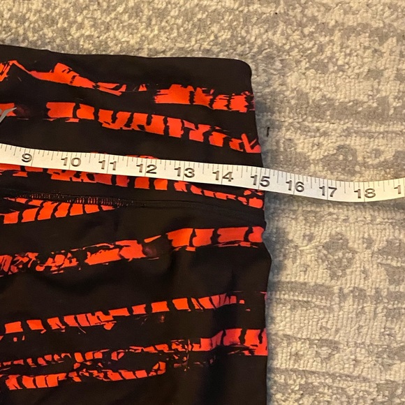Black and Bright Orange print leggings - old navy size large - Picture 4 of 5